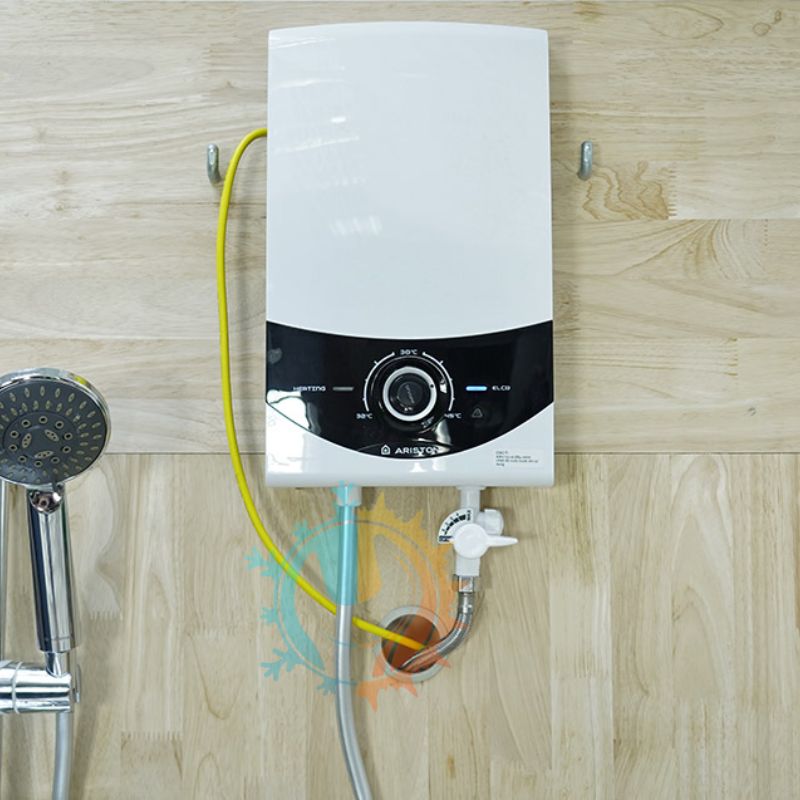 Hướng Dẫn Làm Sạch Máy Nước Nóng Trực Tiếp Đúng Cách